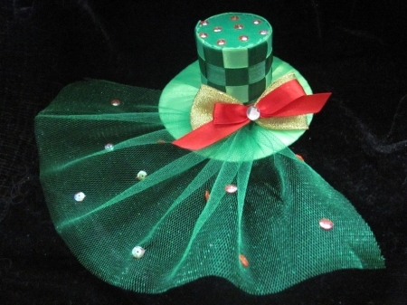 Шляпка  на обруче  зеленая с бантиком